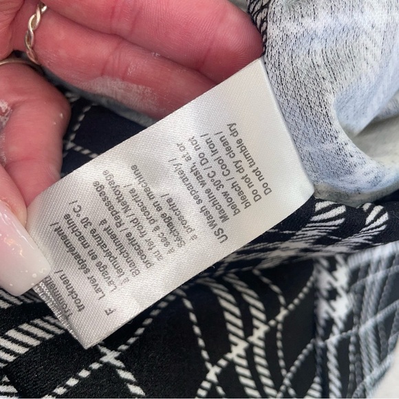 💋Bundle 4 items for $20. Add items💋 to a bundle - Picture 4 of 11